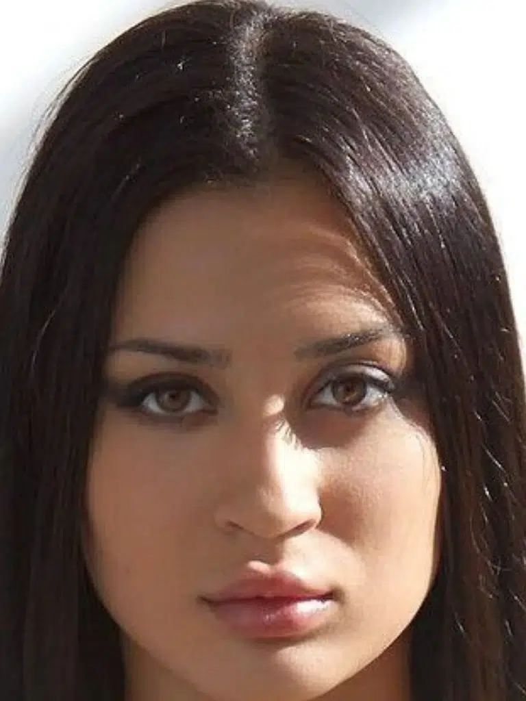 Victoria Mur Biography: Wiki, Age, Career, Height, Weight, Boyfriend, Net Worth & More